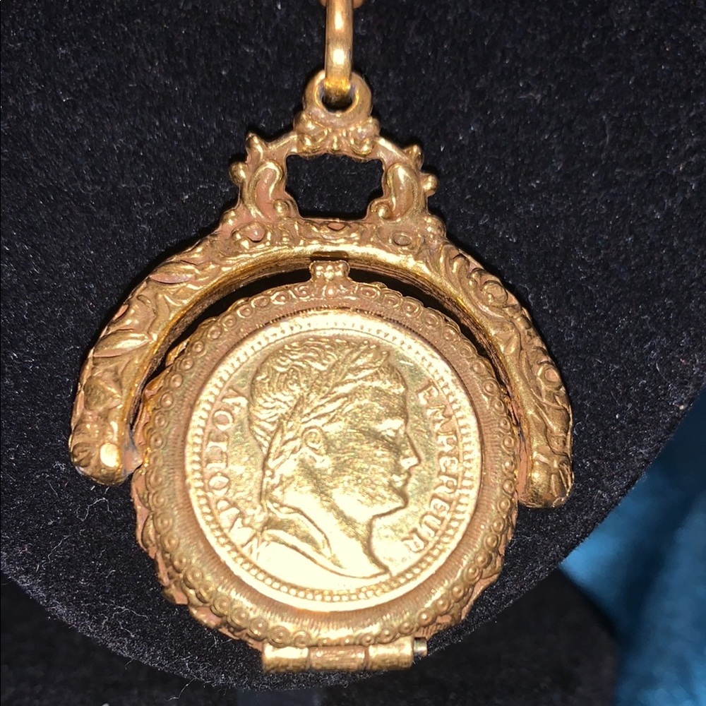 Goldette Napoleon Medallion Lockette with Vintage Aesthetic - Picture 3 of 6